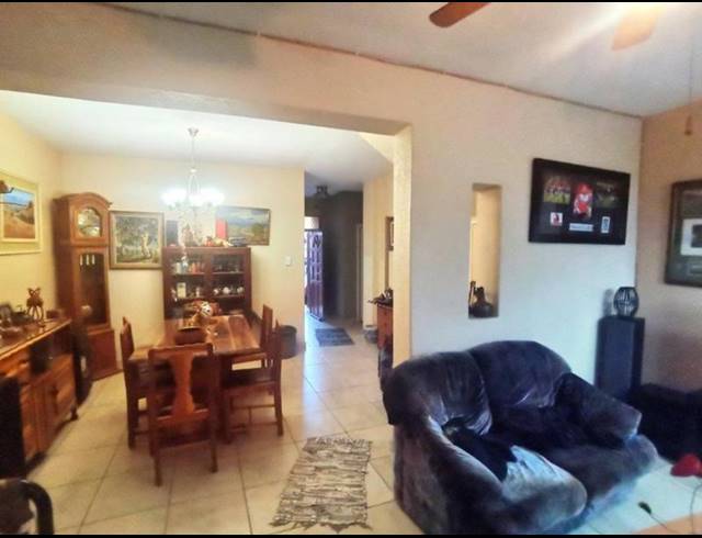 2 BEDROOM TOWNHOUSE FOR SALE IN BRACKENHURST